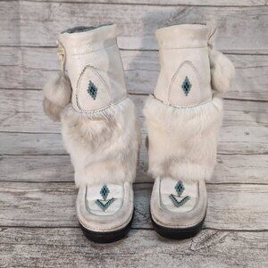 Manitobah Mukluks White Rabbit Fur Leather Winter Boots – Women’s Size 6